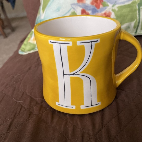ANTHROPOLOGIE “L” & “K” mugs. L is blue and K is yellow. EUC! Add to collection - Picture 3 of 10